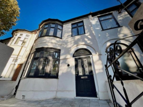 3 bed Townhouse by Harlington